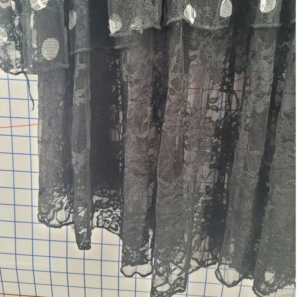 Pyramid collection lace